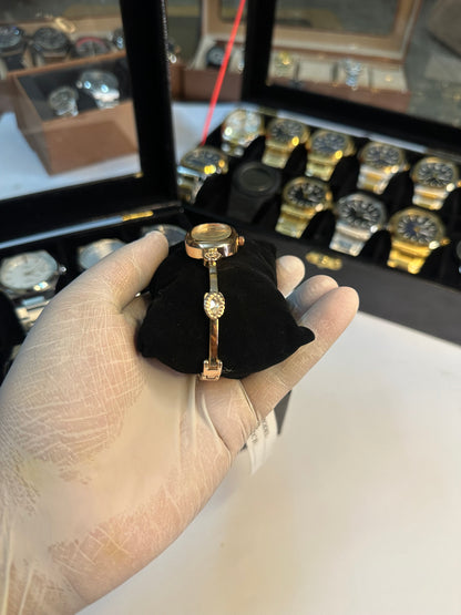 Ladies premium golden chain watch with oval dial