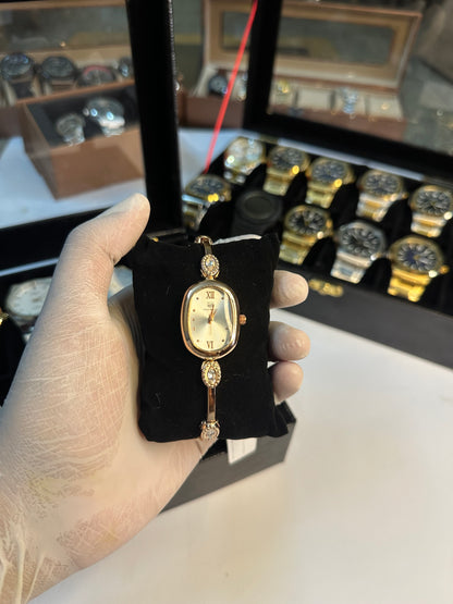 Ladies premium golden chain watch with oval dial